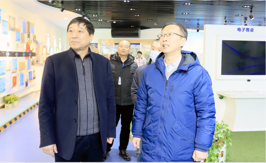 花花牛丨東北農(nóng)大食品學院院長、中原食品實驗室首席科學家姜毓君教授蒞臨花花牛乳業(yè)集團調(diào)研