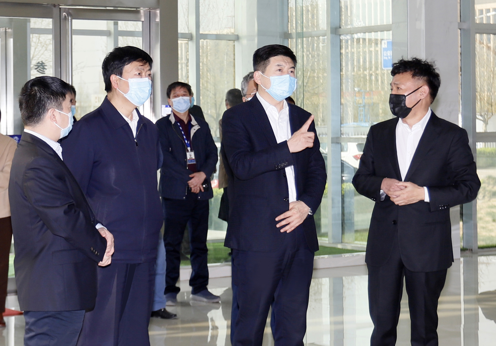 河南省委常委、副省長費東斌蒞臨 花花牛乳業(yè)集團調(diào)研