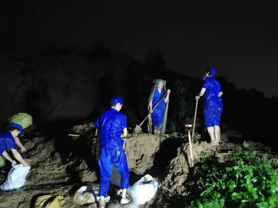 微光匯聚、風(fēng)雨同舟，我們一起扛！