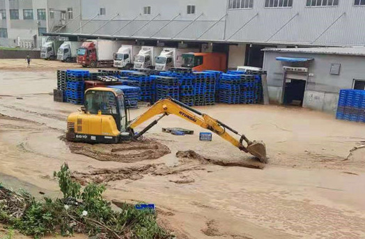 微光匯聚、風(fēng)雨同舟，我們一起扛！