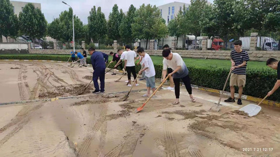 微光匯聚、風(fēng)雨同舟，我們一起扛！