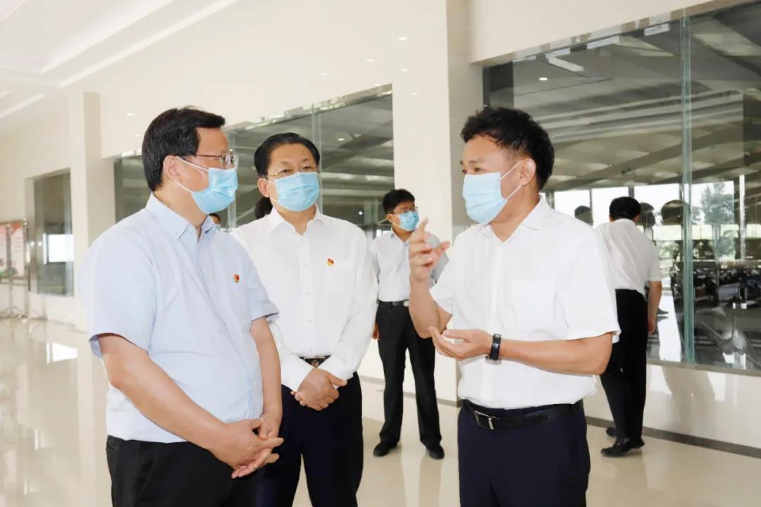 快訊 | 河南省委常委、省紀委書記、省監(jiān)委主任任正曉蒞臨花花牛乳業(yè)集團新蔡瑞亞牧場調研