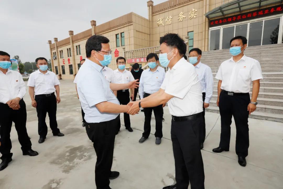 快訊 | 河南省委常委、省紀委書記、省監(jiān)委主任任正曉蒞臨花花牛乳業(yè)集團新蔡瑞亞牧場調研