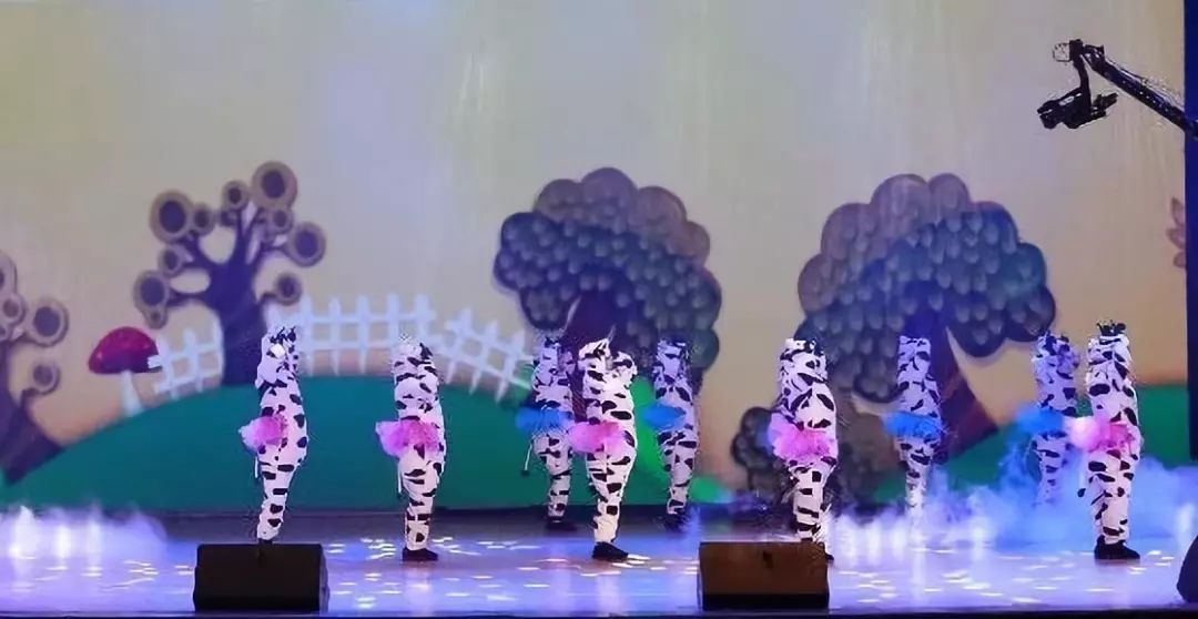 “贏在2019”，花花牛乳業(yè)集團(tuán)2019年新春晚會(huì)盛大開(kāi)幕