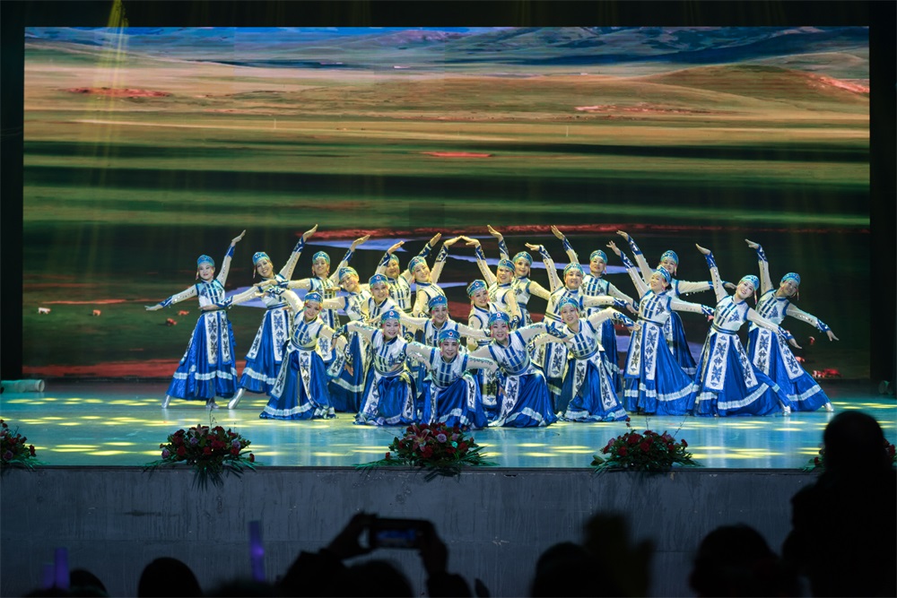 “不忘初心、聚力前行” 花花牛集團2018迎新春聯(lián)歡會隆重舉行