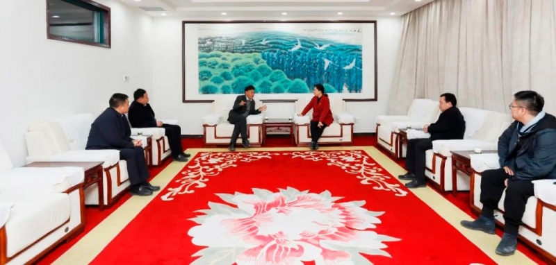 發(fā)揮產(chǎn)業(yè)優(yōu)勢 助力鄉(xiāng)村振興 | 民權(quán)縣委副書記、縣長王靜嫻會見關(guān)曉彥董事長一行