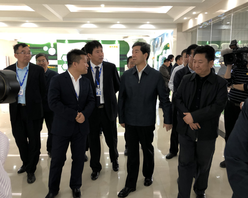 河南省委副書記、省長陳潤兒一行蒞臨 花花牛集團魯山瑞亞牧業(yè)有限公司視察調(diào)研